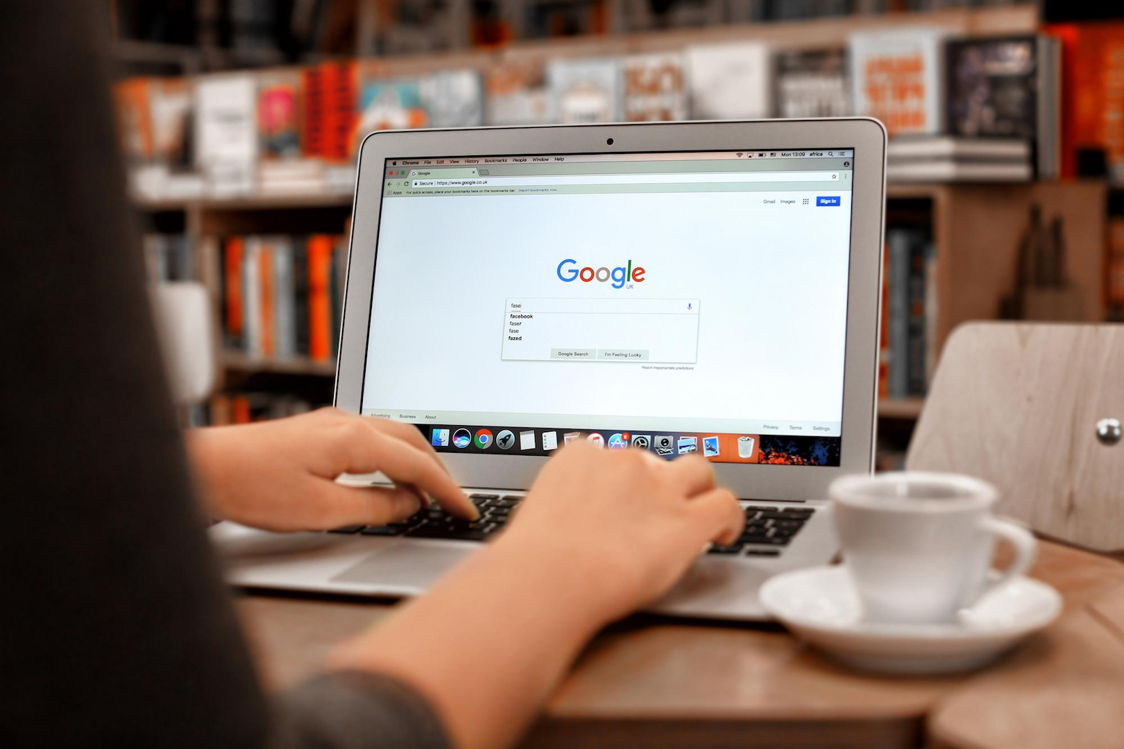 غوغل تدفع لأبل 20 مليار دولار لجعل محرك بحثها الافتراضي في متصفح سفاري